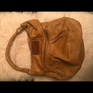 Marc Jacobs large hobo tote in tan